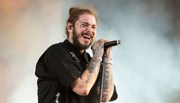 Post Malone a căzut pe scenă la ultimul concert. Artistul a avut nevoie de intervenția medicilor