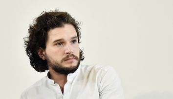 Kit Harington a fost dat afara dintr-un bar din New York, dupa ce a provocat un intreg scandal