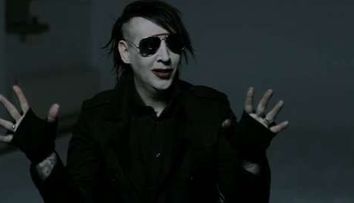 Marilyn Manson, cum rar il vezi. <span style=