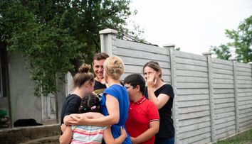 Visuri la cheie, 25 octombrie 2023. Echipa de arhitecți face cunoștință cu familia Damian, formată din cinci frați rămași fără părinți
