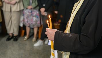 Un preot din Maramureș a ajuns cu mâna ruptă, după o bătaie desfășurată la o nuntă. Totul s-a întâmplat în fața invitaților. De la ce a început conflictul: „Mai rău nu se poate...”