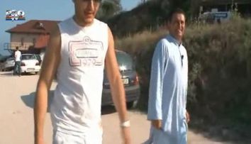 VIDEO / Nea Marin il pipaie pe Mihai Petre la 