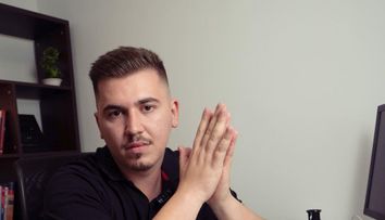 Un tiktoker celebru a fost reținut după ce a înșelat peste 500 de oameni. Ce le promitea victimelor sale