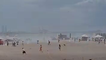 Momente de panică pe litoralul românesc! O furtună de nisip a lovit plajele din Eforie - VIDEO