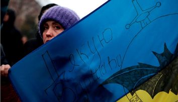 O femeie din Ucraina i-a dat semințe de floarea soarelui unui soldat rus! Ce mesaj curajos i-a transmis?