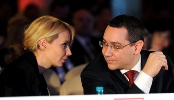 Prima poză cu Maria, fetița adoptată de Victor Ponta și Daciana Sârbu