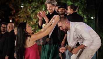 A sosit momentul jurizării. Sportivii prezenți la Gala Dinner MasterChef 2024 au ales echipa care a gătit cel mai bine în această seară