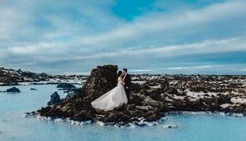 A fost supranumit cel mai spectaculos pictorial de nunta. Cum arata imaginile surprinse in Islanda cu un cuplu de indragostiti