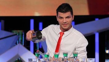 Valentin Luca, campion la jonglerii cu sticle