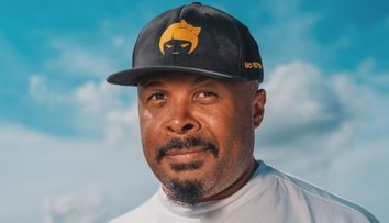 Cabral, zi de naștere la foc de tabără, înconjurat de familie și prieteni. Unde a plecat prezentatorul: „Haihui prin România, conectați la fiecare frunzuliță, dar nu la Wi-Fi”