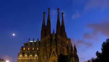 Cum va arata faimoasa catedrala din Barcelona dupa ce se va incheia constructia ei: Sagrada Familia in 2026 VIDEO