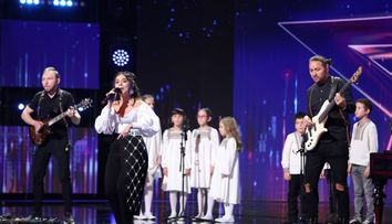 Românii au talent 2021: Eugenia Nicolae i-a cucerit pe jurați cu un moment de folclor, cântat într-un stil original