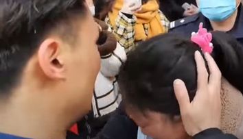 Un bărbat răpit în urmă cu 33 de ani și-a regăsit familia datorită unui clip de pe TikTok! Cum a fost posibil