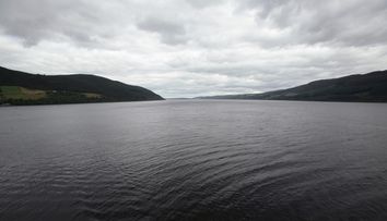 Monstrul din Loch Ness, surprins din nou în apele lacului scoțian! Verdictul vânătorului Eoin O'Faodhagain: ”Nu poate fi decât bestia”