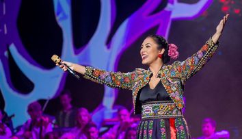 Andra pleacă în turneu cu show-ul Tradițional, iar prima escală e Londra