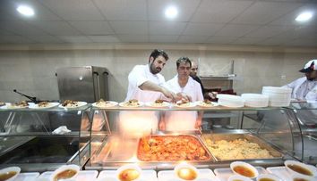 Chef Adrian Hadean a adus o raza de speranta si un zambet oamenilor nevoiasi in aceasta perioada speciala a anului