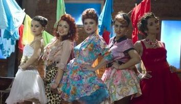 Loredana, gospodina sexy a anilor ’50! Vezi imagini de la filmarile noului videoclip al artistei