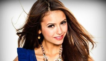 Nina Dobrev, departe de look-ul care a consacrat-o. Fara machiaj si hainele scumpe, a fost imposibil de recunoscut