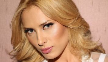 Iulia Vantur, <span style=