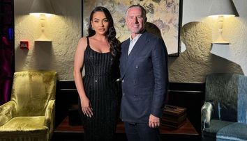 Laurențiu Reghecampf și Corina Caciuc, portret de familie. Cum s-au fotografiat în vacanță,  alături de micuțul Liam