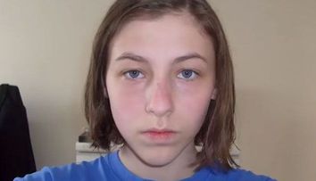 Timp de 8 ani, o adolescenta si-a facut zilnic cate un selfie. In ultima fotografie este greu de recunoscut