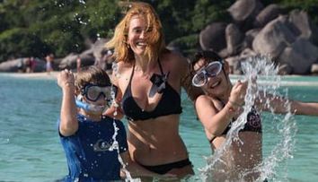 In Thailanda, Andreea Esca a petrecut pentru prima data Revelionul pe plaja!<span style=