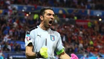 Gianluigi Buffon are o iubita extrem de sexy. Cum arata femeia care l-a facut tata pentru a treia oara la inceputul anului 