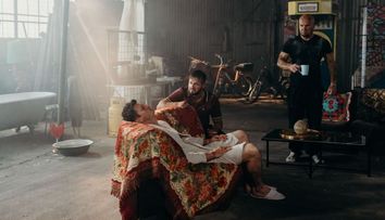 Franco Pascu, momentul genial în orgia din serialul ”Groapa”: ”Șeful se gândește!”