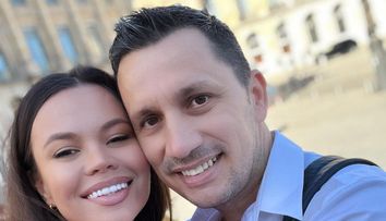 Flick a fotografiat-o pe Denisa Filcea pe ascuns! Soția fostului om de radio se afla complet dezbrăcată, sub duș