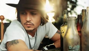 Johnny Depp a tinut-o departe de ochii presei pe fiica lui. Paparazzii au reusit s-o fotografieze pe Lily-Rose, care a devenit o adolescenta atragatoare