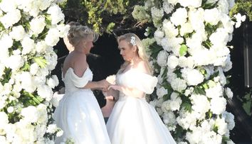 Actrița celebră s-a căsătorit cu iubita ei: Miresele, îmbrăcate aproape la fel! Prima imagine de la nunta fastuoasă