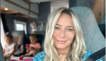 Laura Cosoi, accident în vacanță: ”Am crezut că m-a lovit trenul.Nici acum nu îmi simt partea stângă a feței”