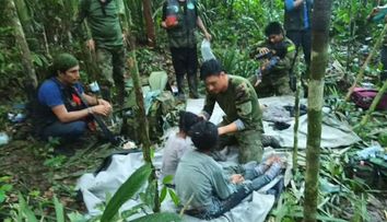 Miracol în Amazon! Patru copii au fost găsiți în viață la 40 de zile după ce avionul lor s-a prăbușit în junglă