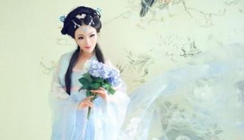 A intrat si ea in randul fetelor care arata ca niste papusi Barbie. Vezi transformarile pe care le-a suferit aceasta chinezoaica