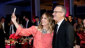 Rita Wilson a dezvăluit care este secretul căsniciei de peste 38 de ani cu Tom Hanks: „Acolo descarci totul”