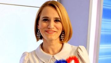 Premiera in cei 17 ani de cand e la pupitrul Stirilor ProTV. Cum a aparut Andreea Esca la televizor: FOTO