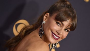Sofia Vergara, la braț cu fiul ei, de 26 de ani, pe covorul roșu