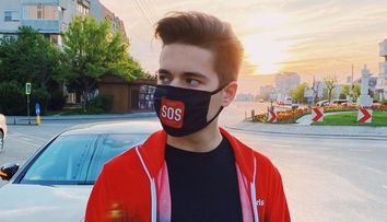 Vloggerul Selly s-a distrat la piscină cu Dorian Popa, în plină pandemie