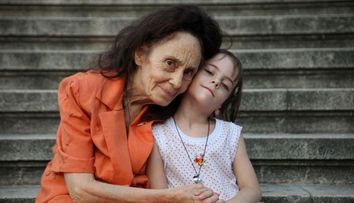 Tradiția pe care Adriana Iliescu și fiica ei o respectă cu sfințenie de Paște. Eliza nu a renunțat la acest obicei nici acum, la 20 de ani