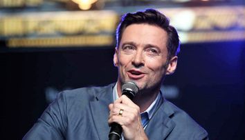 VIDEO Hugh Jackman a ajutat un tânăr să-și ceară iubita în căsătorie. Cum a reacționat femeia