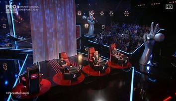 S-a ascuns in spatele cortinei si i-a fermecat pe toti cu vocea ei. Marius Moga s-a asigurat ca toate scaunele se vor intoarce