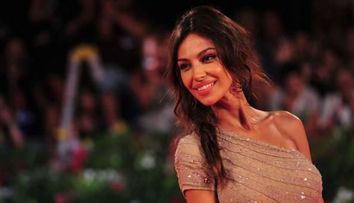 Madalina Ghenea, cu ochii in lacrimi. Misterioasa bruneta isi arata latura sensibila: FOTO