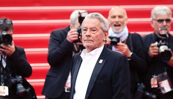 Cine primește cea mai mare parte din averea lui Alain Delon. Testamentul a fost trimis celor trei copii ai săi