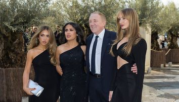 Fiica vitregă a Salmei Hayek, apariție spectaculoasă la Veneția! Miliardarul Pinault a participat la o gală exclusivistă alături de familie