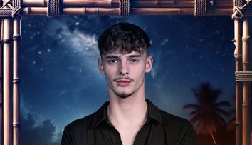 EXCLUSIV! Mario Longa, cel mai tânăr concurent de la Survivor România 2025, primele declarații înainte să plece în aventura vieții lui. Ce atuuri are tânărul de 19 ani și crede că îl vor ajuta în competiție: „Știu să fac strategii...”
