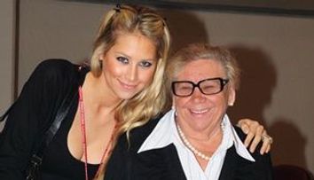 Anna Kournikova si bunica ei il admira neconditionat pe Enrique Iglesias - 14 nominalizari la Billboard de la Musica Latina FOTO si VIDEO