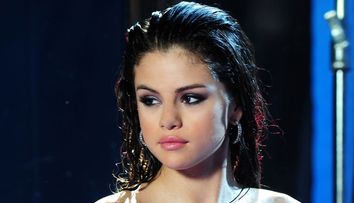 Selena Gomez are un nou iubit, iar asta l-a infuriat pe Justin Bieber. Cu ce cantaret celebru se iubeste acum fosta vedeta Disney