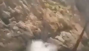 Un fost fotbalist a murit după ce a sărit de pe o stâncă în apă! Momentele dramatice, filmate de soția lui
