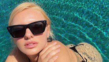 Alexandra Stan, în cel mai decupat costum de baie, în vacanța din Antalya. Cum a fost surprinsă la plajă