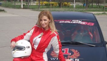 Iepurasul Playboy impatimit de viteza, Andreea Necula, la ProMotor